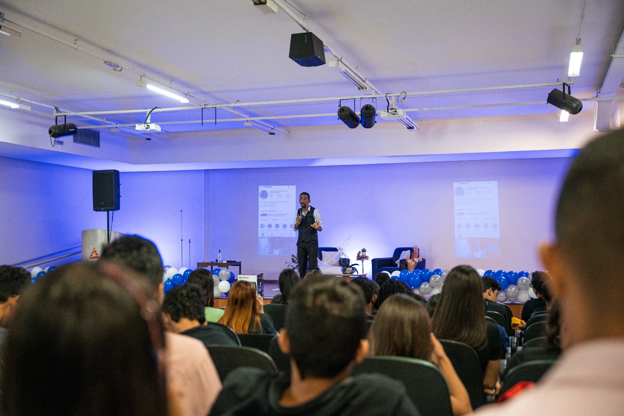 Israel Elias em palestra, treinamento e interação com o público