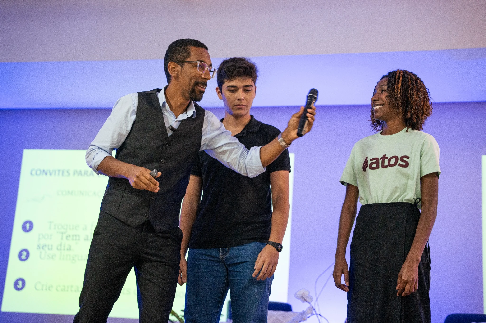 Israel Elias em palestra, treinamento e interação com o público