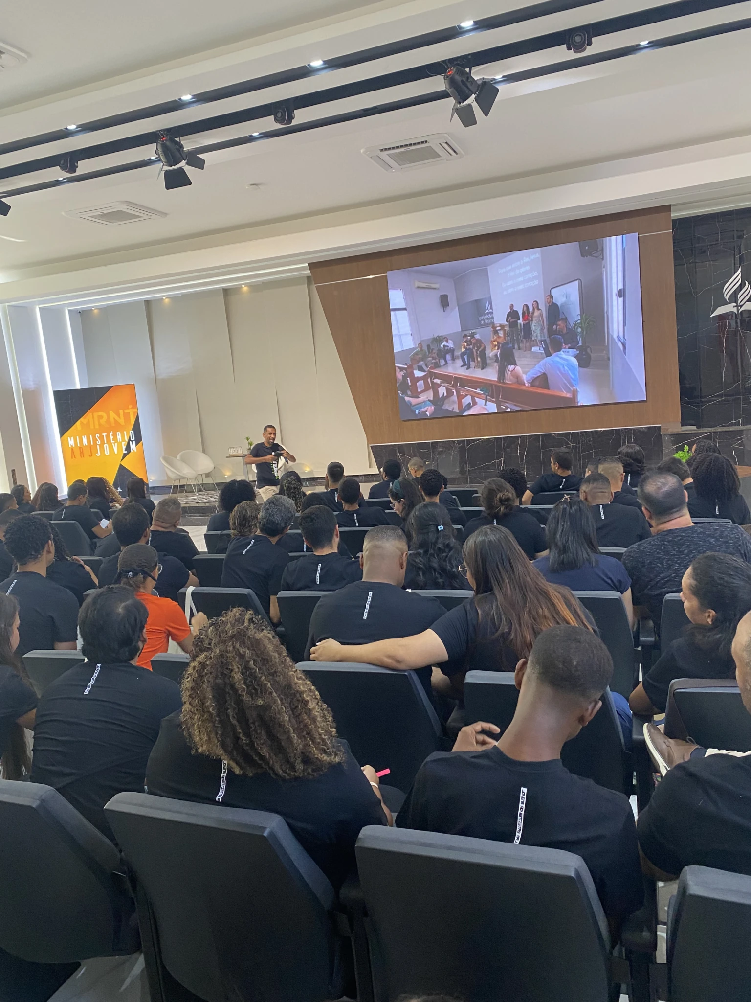 Israel Elias em palestra, treinamento e interação com o público