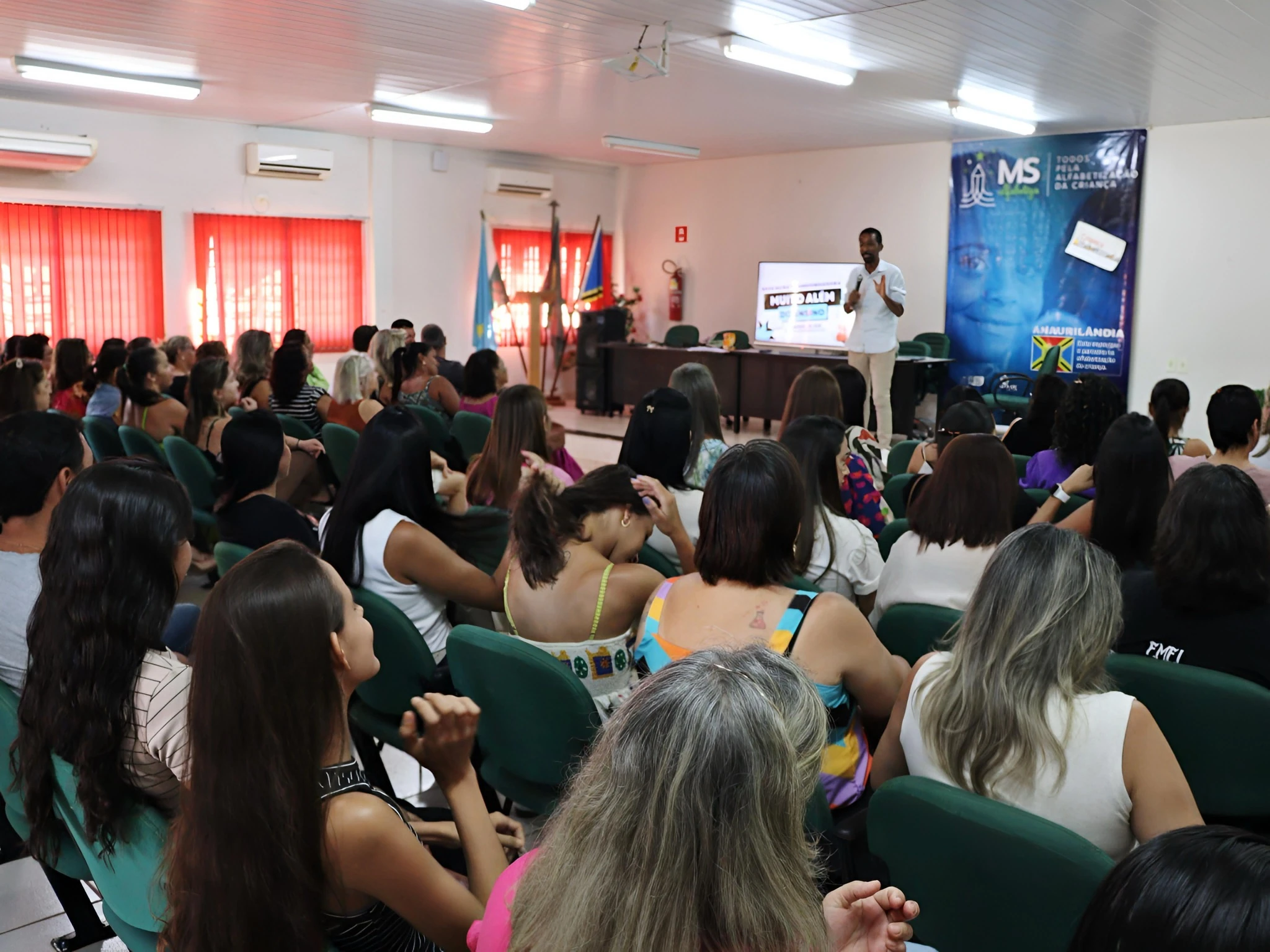 Israel Elias em palestra, treinamento e interação com o público