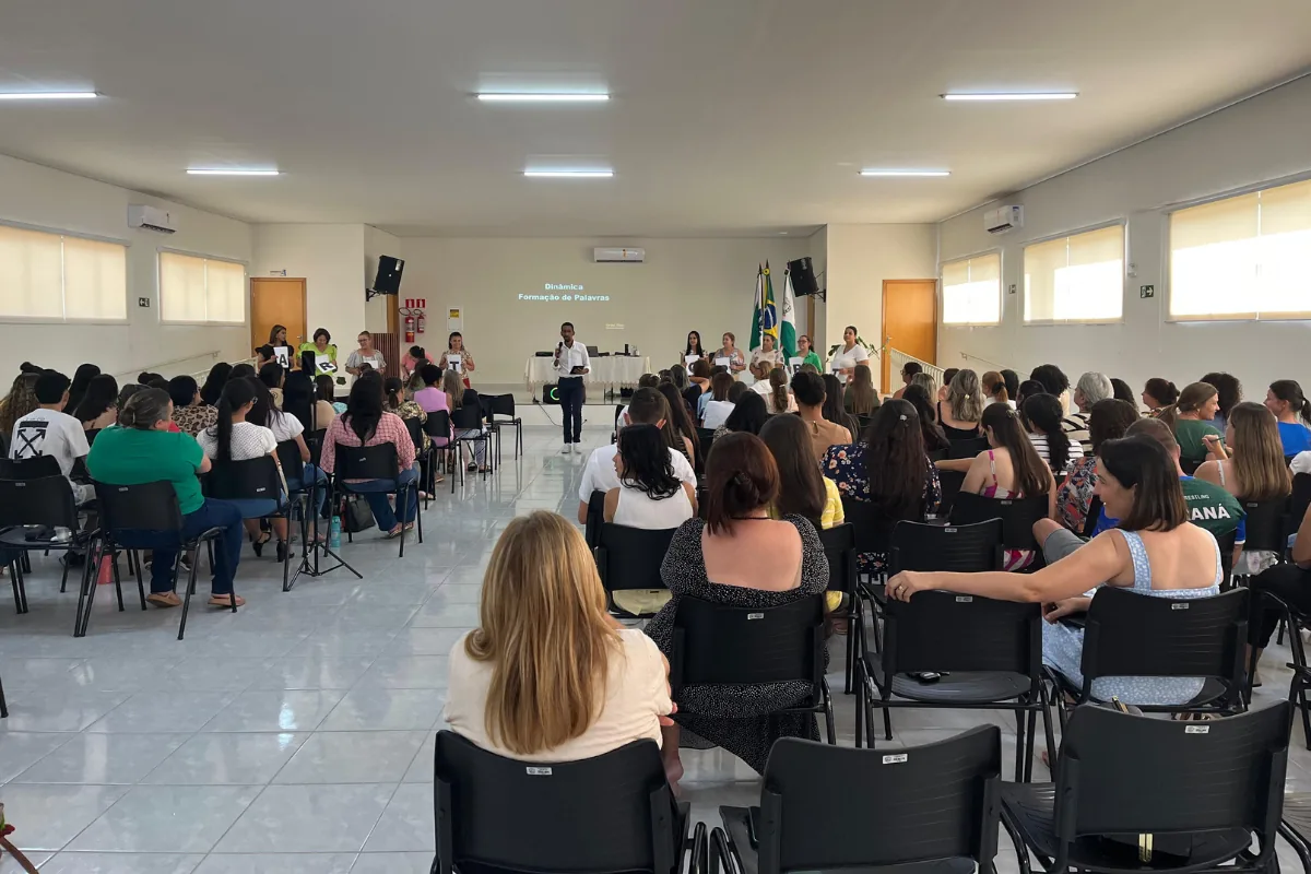 Dinâmica de grupo em palestra corporativa