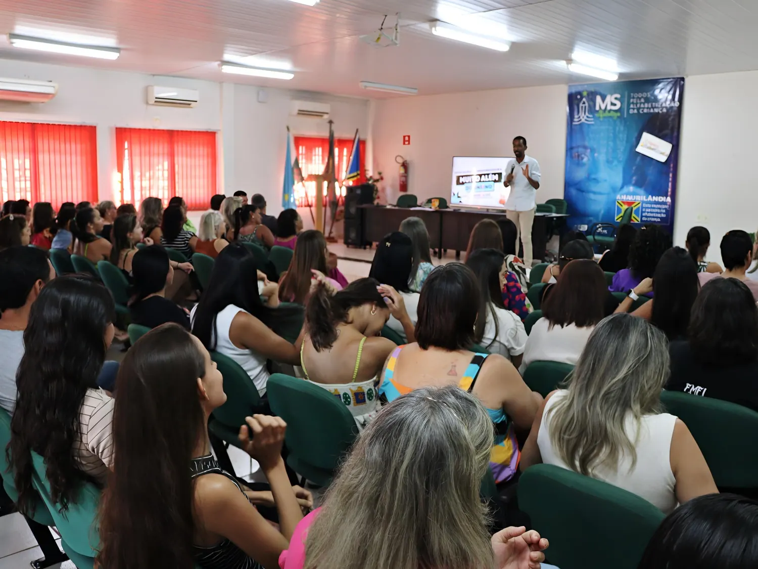 Formação para professores em secretaria de educação com palestra de Israel Elias